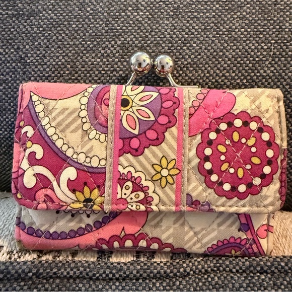 5 for $25!🌸Vera Bradley Pink Floral Paisley Kisslock Quilted ID Wallet - Picture 3 of 8